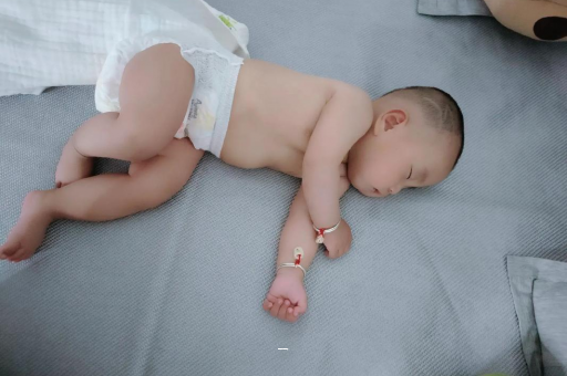 武夷山宝宝脸上有白色斑块 武夷山宝宝脸上有白色斑块